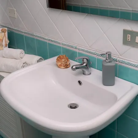 Cala Liberotto-Casa Relax Con Veranda Кала-Либеротто